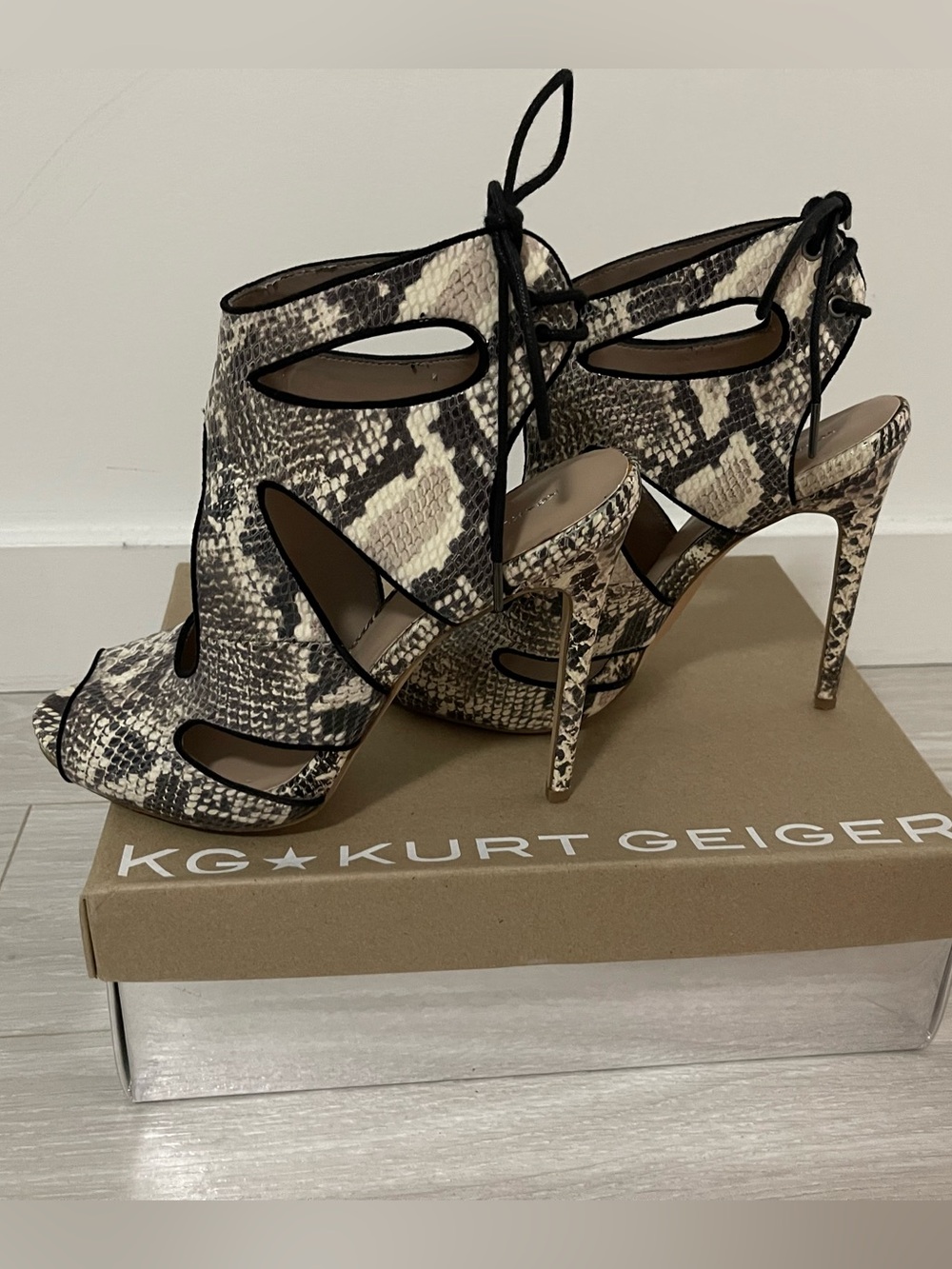 Kurt Geiger Black and White Snakeskin Lace-Up Cutout Stiletto Heels Size 9